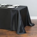 Miniatyrbilde 1 av 7: Rektangulær satinduk bordduk overlegg bryllup jul babyshower bursdag julebankett dekor hjem spisebord Black 145x250cm(57x98inch)
