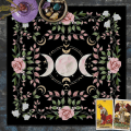 Pikkukuva 3 / 6: Kolminkertainen Kuu Alttariliina Alttariliina Tarot Pöytäliina kukka Wicca Tarot Matto Sisustus Levitettäväksi Noita Cottage Core Cottagecore 1 75x75cm