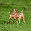 Miniatyrbillede 3 af 5: 2 STK Kunstige Mini Sika Hjorte Giraf Eventyrhave Miniaturer Nisser Mos Terrarier Resin Håndværk Figurer Boligdekoration Default Title