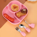 Pikkukuva 2 / 11: Vauvan haarukka ja lusikka integroidulla silikageelikiinnikkeellä taaperon ruokailuun tarkoitettu lautanen lasten astiasto Curved spork-color box package-Red