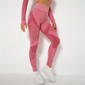 Pikkukuva 1 / 9: Eurooppalaiset ja amerikkalaiset saumattomat neulotut seksikkäät raidat kosteutta siirtävät joogahousut urheiluun juoksuun fitness-housut naisille 6301 trousers-watermelon red S