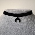 Pikkukuva 1 / 11: Musta puolikuu choker-kaulakoru goottilainen grunge musta samettikoru upea naisten riipus lahja goottilainen statement gootti uusi Cobalt violet