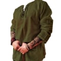 Miniatyrbild 1 av 6: Halloween Medeltida Renässans Cosplay Kostym Män Vikingar Pirat Toppar Retro T-shirts Tunika Forntida Slavisk Riddare Krigar Outfit Army Green 4XL