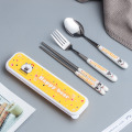 Miniatyrbillede 1 af 7: Kreativ Stil Børne Keramisk Rustfrit Stål Bestiksæt Tegneserie Spisepinde Ske Gaffel Bærbart Bestik Tre-Delt Sæt Bear three-piece set