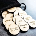 Miniatyrbilde 1 av 3: 20 stk. Morsomme Sex-tokens, Morsomme Trefliser i Tre for Par, Romantiske Morsomme Sexy Tokens for Date Night, Fest, Spill--runde-B