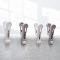 Miniatyrbillede 4 af 5: Tøjpinde 5x3cm, Bløde Tøjpinde Hvid + Grå 48 Stk