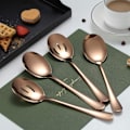 Miniatyrbillede 2 af 3: Serveringsskeer 4 stk., Serveringsske, Inkluderer 2 Serveringsskeer og 2 Hulskeer, Serveringsredskaber i Rustfrit Stål Rose Gold