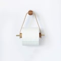 Miniatyrbilde 1 av 4: Nordic Creative trerullholder for baderomsoppbevaring