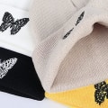 Miniatyrbillede 3 af 4: Sorte hue beanie-hatte til mænd, smilende ansigt broderet akryl bløde vinterhatte til kvinder.