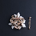 Miniatyrbillede 3 af 5: Broschenål til kvinder og piger - Stilfuld blomsterbrosche med Create
