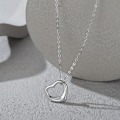 Miniatyrbild 1 av 3: Silver Hjärtformad Halsband, Vackert Kärleks Smycke, för Fru/Mamma