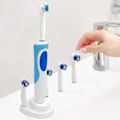Pikkukuva 4 / 4: 20 kpl läpinäkyvää Oral B -hammasharjan päänsuojusta, sähköhammasharja C
