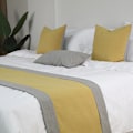 Miniatyrbild 2 av 3: Dubbelfärgad Patchwork Sänglöpare Sängflagga Hotellbäddsoffa Sovrum Dekorativ Halsduk Kuddfodral (Gul, 48x260cm (för 2m säng))