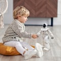 Miniatyrbillede 6 af 6: Fjernbetjent robotlegetøj til børn, astronaut RC robotlegetøj, gestussensorisk robot, infrarød controllerrobot, dansende syngerobot, bedste gaver
