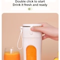 Miniatyrbild 7 av 8: Bärbar Juicepress & Mixer för Smoothies 340ML Juicepressar Mixers Multifunktionella Fruktmixers med LED-Display Green