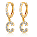 Miniatyrbillede 1 af 5: Hoop-øreringe til kvinder og piger - 18K forgyldt - små, fine creoler med cubic zirconia-initialer - C