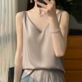 Miniatyrbillede 1 af 3: Silke Silke Skulderrem Dame Vest 2024 Sommer Ny Slim-fit V-hals Kort Elegant Inder Top T-shirt Silver Gray XXXL