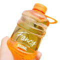 Miniatyrbillede 1 af 3: Mini Lille Ren Spand Kop Plast Vand Kop Fancy [Transparent Orange] 650ml Enkelt Kop + Kop Børste + Lanyard