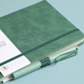 Miniatyrbillede 6 af 7: 200 Siders A5 Linjeret Notesbog Journal, PU Læder Hardback Notesbøger 100 Ark 5.9'' X 8.46'' Fortykkede Klassiske med Pen Loop Notesbog