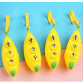 Miniatyrbillede 2 af 5: Klemme-en-banan squishy banan vedhæng legetøj med reduceret angst og stress, Fidget legetøj Klemme-en-bønne nøglering vedhæng mobilkæde ærter