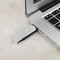 Miniatyrbillede 2 af 7: 2 i 1 Metal Rotate Flash Drive USB3.0 til Android USB Drive Memory Stick U Disk 16G (Sølv)