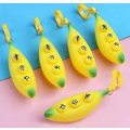 Miniatyrbillede 3 af 5: Klemme-en-banan squishy banan vedhæng legetøj med reduceret angst og stress, Fidget legetøj Klemme-en-bønne nøglering vedhæng mobilkæde ærter