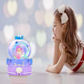 Miniatyrbild 5 av 7: Sjöjungfrur Musik Snöglob med LED-lampor, Automatisk Snöfallseffekt, Heminredning för Barnrum