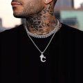 Miniatyrbillede 2 af 7: Krone Initial A-Z Halskæde, Iced Out Bogstav Vedhæng med 22-24 Tommer Kæde, Mænd Kvinder Bling Hip Hop Alfabet Navn Smykker Gave Store Initialer Halskæder C Silver