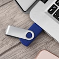 Pikkukuva 7 / 7: Pyöritettävä karkkivärinen USB 2.0 -muistilaite Peukalo Flash-asema U-levy (sininen 16 Gt)