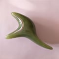 Pikkukuva 2 / 5: Gua Sha -kasvohoitotuote, luonnon jadekivi Guasha -levy SPA-akupunktioterapiaan, liipaisupistehoitoon, Gua Sha -raaputus- ja hierontatyökalu (keltainen)