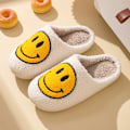 Miniatyrbillede 2 af 2: Komfortable Smiley Face Plys Tøfler Hyggelige Plys Varme Slide på Hjemmetøfler med Memory Foam Hjem Slip-on Pels Tøfler Polstrede Tøfler