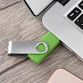 Pikkukuva 7 / 7: Pyöritettävä karkkivärinen USB 2.0 -muistilaite Peukalo Flash-asema U-levy (Vihreä 16G)