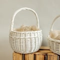 Pikkukuva 3 / 4: Creative Home Pieni valkoinen paju pääsiäiskori | 22 x 22 x 26 cm (+-- 2 cm) | Käsinkudotut | hedelmäkori