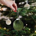 Miniatyrbilde 4 av 4: 15 Julekuler (Grønn/Blå), 8 cm Fløyelskuler i Gaveeske Flokkede Dekorative Julekuler med Hengering for Juledekorasjon