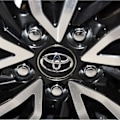 Pikkukuva 5 / 5: Toyota 4 kpl 62 mm pyörän keskiön navat logolla, musta