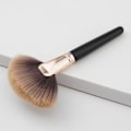 Miniatyrbillede 2 af 4: Viftebørste, blød og professionel makeupbørste / highlighterbørste