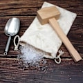 Miniatyrbillede 4 af 4: Isknuser og Ispose - Træhammer og Bomuldslærredspose til Knust Is, Bartendersæt & Bartilbehør beige sølv