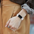 Pikkukuva 5 / 5: Premium Aitoa Nahkaa Säädettävä Ranneke Fitbit Charge 6/5 - Täydellinen Hopea Hopea Fitbit Charge 6
