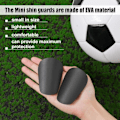 Miniatyrbild 3 av 3: 2 Par Mini Fotbollsskydd, Extra Mini Skydd Fotboll Miniatyr Skydd Små Skyddande Skydd (Mini, Svart, Vit)