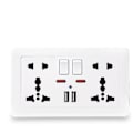 Pikkukuva 2 / 5: Valkoinen yleiskäyttöinen pistorasia 5 reiällä ja LED-merkkivalolla