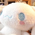 Pikkukuva 3 / 4: 40 cm Pehmo Cinnamoroll: Täydellinen halikaveri ja lahja lapsille ja Sanrio-faneille - Paranna leikkiä ja mukavuutta!
