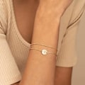 Miniatyrbillede 5 af 6: A-Z Guld Initial Armbånd til Kvinder Trendy - Fint 31K Guldbelagt Lagdelt Perlebogstav Initial Armbånd Personligt Disk Monogram Armbånd