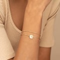Miniatyrbillede 5 af 6: A-Z Guld Initial Armbånd til Kvinder Trendy - Fint 27K Guldbelagt Lagdelt Perlebogstav Initial Armbånd Personligt Disk Monogram Armbånd