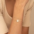 Miniatyrbillede 5 af 6: A-Z Guld Initial Armbånd til Kvinder Trendy - Fint 35K Guldbelagt Lagdelt Perlebogstav Initial Armbånd Personligt Disk Monogram Armbånd