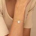 Miniatyrbillede 5 af 6: A-Z Guld Initial Armbånd til Kvinder Trendy - Fint 21K Forgyldt Lagdelt Perlebogstav Initial Armbånd Personligt Disk Monogram Armbånd