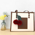 Miniatyrbild 4 av 5: Söt Körsbärs Nyckelring Fluffiga Accessoarer Körsbärs Väskberlocker Plånboksberlocker Bilväskberlock Handväskor Hänge för Kvinnor Flicka Födelsedagspresenter Strumpa red