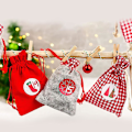 Miniatyrbilde 4 av 5: Julekalender med 24 gjenbrukbare godterigaver med snøring og poser til DIY
