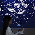 Miniatyrbillede 3 af 5: 4 i 1 Astronaut Projektion Skrivebordslampe LED Nattelys Studerende Læring Øjenbeskyttelse Penneholder Skrivebordslampe Hvid