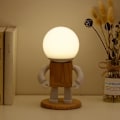 Miniatyrbild 3 av 4: Bordslampa trärobot barn pojke födelsedagspresent
