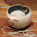 Miniatyrbild 4 av 5: Sleepy Sheep Keramikgarnskål Stickskål - Håller garnnystan för gratis handarbete, 6 tum B X H